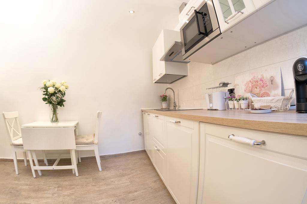 Le Bicocche Di Joyce - Luxury And Parking Nearby Appartement Triëst Buitenkant foto